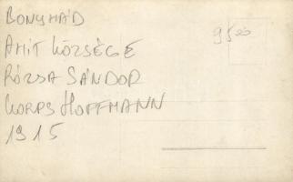 1915 Bonyhád, zsidó férfiak csoportképe Tórával, a hátoldalon felirat: 'Bonyhád, a Hit községe,...