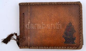 cca 1930 Olasz tájak festménylapokon. 23 db kicsi és nagyobb képeslap dekoratív albumba ragasztva /