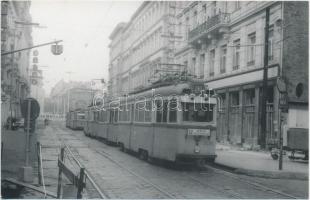 Budapest, A 52-es villamos, Linzbauer Tamás fotója, pecséttel jelzett fotó, 9x14 cm