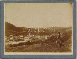 cca 1900 Dobsina, Szlovákia, kilátás a dombtetőről, keményhátú fotó, 10x13 cm / cca 1900 Dobšiná, Slovakia, vintage photo, 10x13 cm