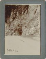 cca 1900 Dobsina, Szlovákia, Szikla-kapu, keményhátú fotó, 10x13 cm / cca 1900 Dobšiná, Slovakia, vintage photo, 10x13 cm