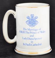 Wood&Sons emlék korsó, " The Royal Marriage 1981" felirattal, matricás, jelzett, hibát...