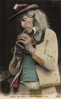 Costumes Breton, Baud, vieillard allumant sa pipe / French folklore from Brittany, man with pipe