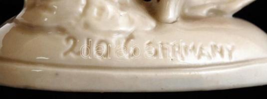 Kisfiú esernyővel, német porcelán figura, kézzel festett, hibátlan, jelzett, m: 11 cm