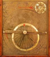 cca 1930 Hermle több funkciós falióra, működik, félütős, öröknaptárral, kulccsal, kallantyú hibával,...