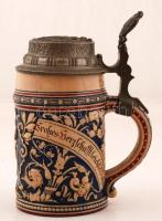 Jelzett antik sörös korsó, hajszálrepedéssekkel, ón tetővel, velocipéd képével, m:18 cm