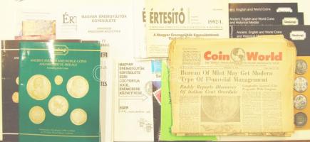 11db angol és német árverési katalógus + 29db MÉE-árverési katalógus és értesítő + 6db magyar és külföldi emlékérem-prospektus + több tucat újságcikk a "Coin World" újságból