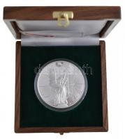 Kósa István (1953-) 2000. "Európa Közepén 1100 éve" Ag emlékérem eredeti dísztokban tanúsí...