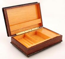 Régi bőrrel borított zenélő doboz, működik, 24x17x7cm