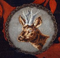 Régi őzike fejes textil-karton doboz, kis hibákkal, 30×40 cm