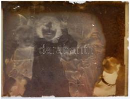 cca 1920-30 Családi fotók üvegnegatívjai, 4db, 14x9cm