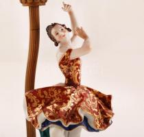 Figurális asztali lámpa, jelzett (Volkstedt), kézzel festett, porcelán-réz, selyem búra, működik, hi...