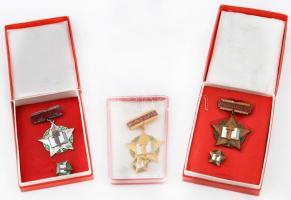 ~1960-1970. "Kiváló Újító" arany, ezüst és bronz fokazata, mindhárom miniatűrrel tokban T:...