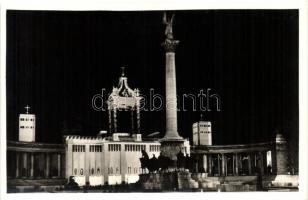 1938 Budapest XIV. Hősök tere, a XXXIV. Nemzetközi Eucharisztikus Kongresszus főoltára, éjszaka