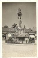 Érsekújvár, Nové Zámky; Szentháromság-szobor, Bodega / statue, shops