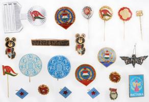 20db-os vegyes magyar és külföldi jelvény tétel a szocialista időszakból, benne olimpiai jelvények, "A Magyar Népköztársaság Kisdobosa", "A Magyar Népköztársaság Úttörője" jelvények T:vegyes