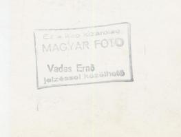 cca 1960 Vadas Ernő (1899-1962): Lift a könyveknek, pecséttel jelzett vintage fotó, 24x18 cm