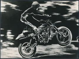 cca 1975 Nagy Lajos: Ördöglovas, feliratozott vintage fotóművészeti alkotás, 18x24 cm