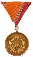 1988. "Honvédelmi Érdemérem" 30 év után, aranyozott fém kitüntetés mellszalaggal, tokban, ...