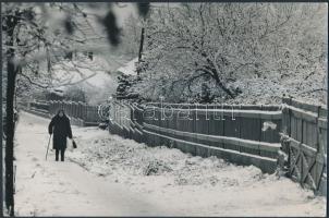 cca 1980 Kaiser Ottó: Hazafelé, pecséttel jelzett vintage fotóművészeti alkotás, 15,5x23,5 cm