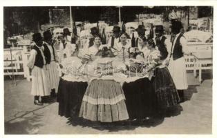 Koppányszántó, Üvegtánc / Hungarian folklore from Koppányszántó, dance