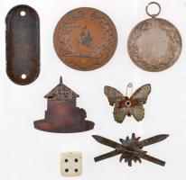 7db-os vegyes jelvény, érem és egyéb tétel, közte Sződy Szilárd (1878-1939) 1942. "G.T.E. 1942....
