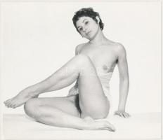 cca 1970 Kombiné, kombiné, csipkés kombiné..., 3 db finoman erotikus fénykép, 18x21 cm /
cca 1970 3...