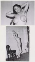 cca 1975 Öreg széknek fiatal vendége, 10 db finoman erotikus fénykép, 13x9 cm /
cca 1975 10 erotic ...