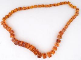 Borostyán nyaklánc növekvő nagyságú  kocka szemekből / Amber necklace with cubic parts 70 cm