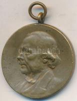 1913. "XVIII INT CONG MED LOND MCMXIII" orvosi érem füllel. Szign.: GR (31mm) T:2-
1913. ...