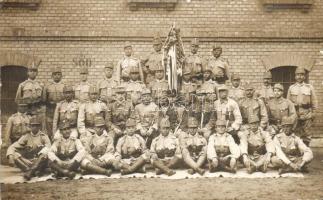 1915 I. világháborús magyar katonák csoportképe, 1. menetszázad 4. szakasz 1. és 2. raj, Schaffer Ármin felvétele / Word War I Hungarian soldiers group photo, 1st company, 4th platoon, 1st and 2nd squad (kopott sarkak / worn edges)