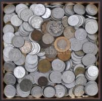 Vegyes magyar és külföldi fémpénz tétel ~1500g-os súlyban T:vegyes