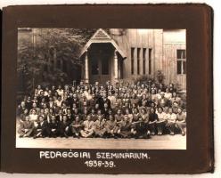 Egy polgári család fotóalbuma. 1890-1940 ig tartó időszak fotói dátumozva, összesen kb 70 fotó album...