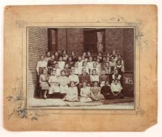 cca 1910-1940 11 db nagyméretű fotó, nagyrészt iskolai tablók