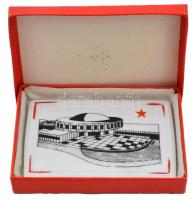 ~1970-1980. Épületet ábrázoló hollóházi porcelán plakett tokban (114x79mm) T:1-