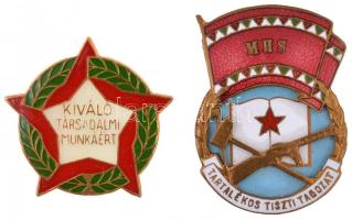 ~1970. "MHS Tartalékos Tiszti Tagozat" zománcozott fém jelvény eredeti tokban (41x29mm) + "Kiváló társadalmi munkáért" zománcozott fém jelvény eredeti tokban (33mm) T:2,1