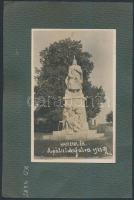 1925 Apátistvánfalva hősi emlékműve, kartonra kasírozott, feliratozott fotó, 14x9 cm