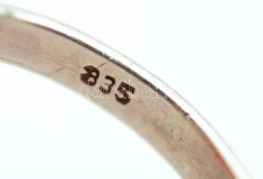 Ezüst(Ag) gyűrű, borostyán díszítéssel, jelzett, méret: 53, br: 4,2 g