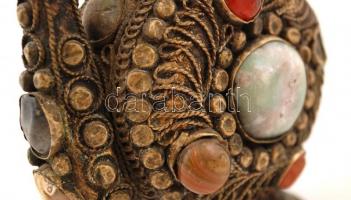 XX. sz. eleje Butháni, kézzel készített, kövekkel díszített, fém kiöntő. / First half of the XXth ce...