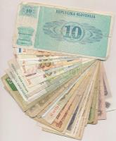 30db-os vegyes külföldi bankjegy tétel, közte Bulgária, Szlovákia, Szlovénia T:vegyes
30pcs of vari...