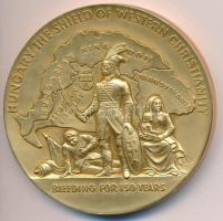 Bodó Sándor (1920-) 1986. "Buda felszabadításának 300. évfordulója" alkalmából az Amerikai Egyesült Államokban kiadott aranyozott bronz emlékéremből dísztokban (63,5mm) T:1- apró ph.