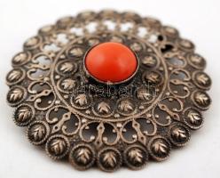 Régi, jelzett ezüst bross, korall díszítéssel / Vintage silver broche d: 4,5 cm 9,1 g