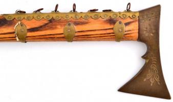 Rézveretes díszített fokos 58 cm