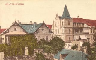 Balatonfüred, dr. Engel Gyula nyaralója (ma a Balatoni Borok Háza) és a Hermina-udvar szálló (ma a Kedves Kávéház és Cukrászda) épülete (EK)