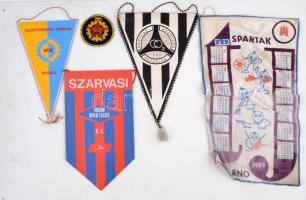 Futball relikviák:Különböző sport zászlók magyar és külföldi csapatoktól Horváth Ödön labdarúgó hagy...