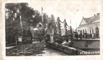 1940 Kovászna, Covasna; feldíszített híd, bevonulás / decorated bridge, entry of the Hungarian troops, photo