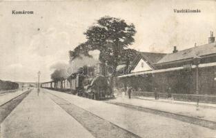 Komárom, Komárno; vasútállomás gőzmozdonnyal / railway station, locomotive