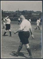 Régi idők focija, jelenetek futballmeccsekről, 2 db fotó, 12x8 és 13x18 cm