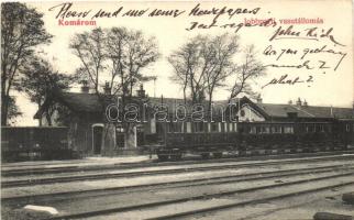 Komárom, Komárno; jobbparti vasútállomás, vasúti kocsik / railway station on the right bank, train cars