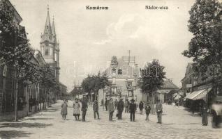 Komárom, Komárno; Nádor utca, Központi szálloda, Löwinger S. üzlete / street, Central Hotel, shops (EB)